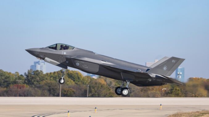 Finland's First F-35A Fighter Jet Takes Off - RaillyNews