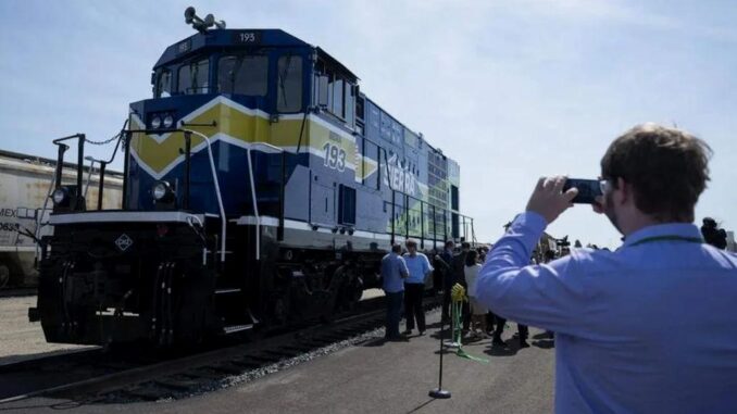 Hydrogen-powered shunting locomotive enters service in the US - RaillyNews
