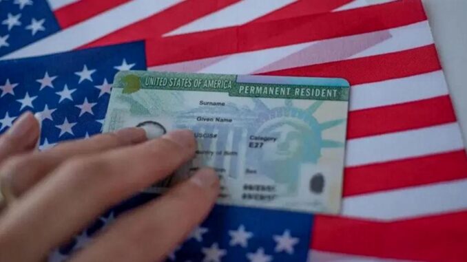 Trump’tan Radikal Karar: Green Card Çekilişi Süresiz Askıya Alındı - RaillyNews