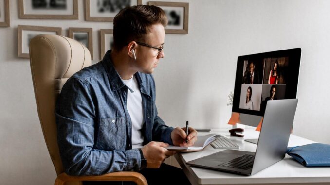AI and Flexible Work Models Transform Job Roles - RaillyNews