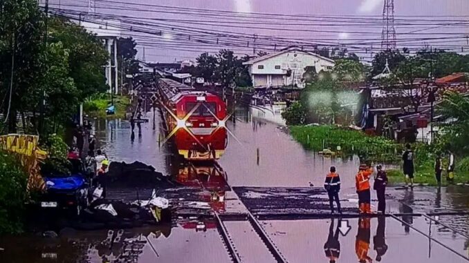Indonesia Railways Flood Response Team Established - RaillyNews