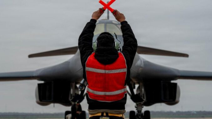 Mobilized US B-1B Bombers at RAF Fairford - RaillyNews