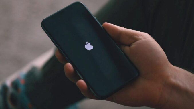 Unupdated iPhone Users at Risk - RaillyNews