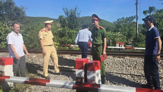 Vietnam's 2026 Goal to Eliminate Unregulated Level Crossings - RaillyNews