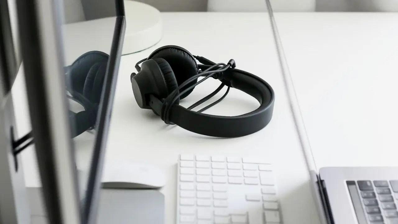 Why Are Wireless Earphones Popular Again? - RaillyNews