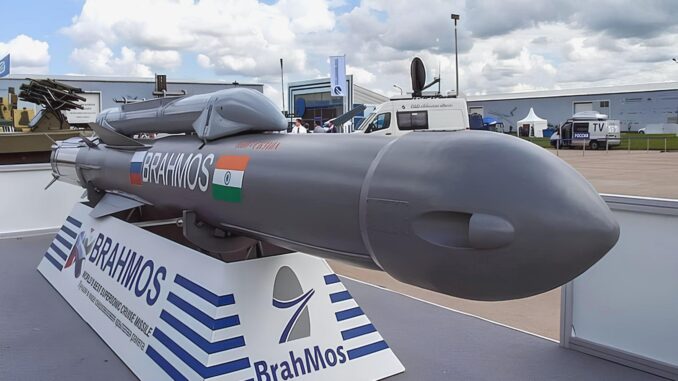 India Considers New 800 km Brahmos Missile - RaillyNews