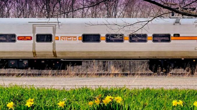 Passenger Train Service Starts Between Chicago and Indiana - RaillyNews