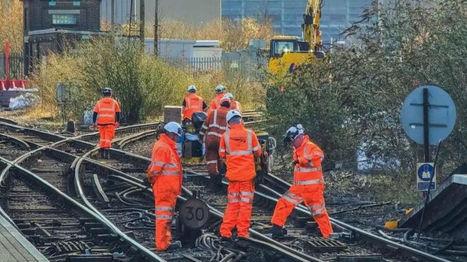 UK Temporarily Closes Critical Railway Line - RaillyNews