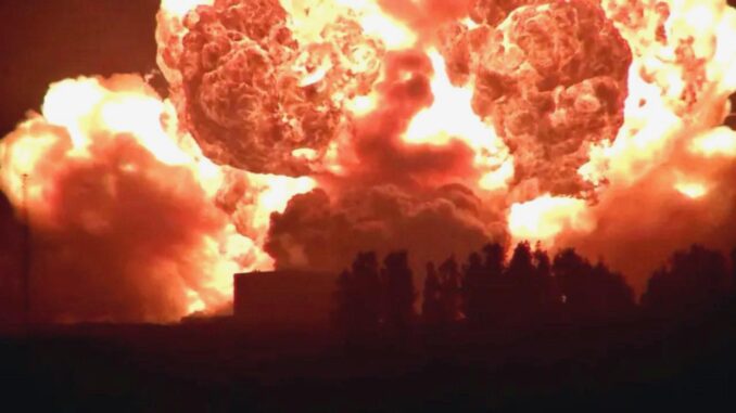 Blue Origin Rocket Explosion Threatens NASA Moon Base Plans - RaillyNews