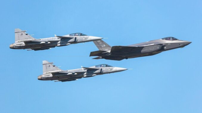 Canada's New Military Aircraft Strategy: Mixed Squadron - RaillyNews