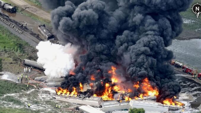 DOT-111 Tanker Cars Reconsidered After US Train Crash - RaillyNews