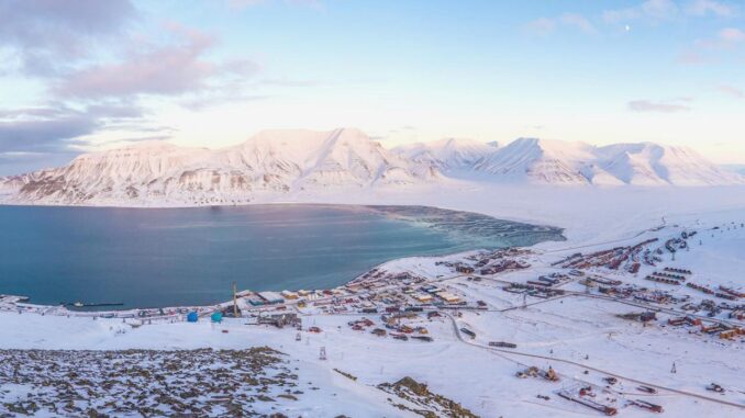 Global Warming Reveals Century-Old Graves - RaillyNews