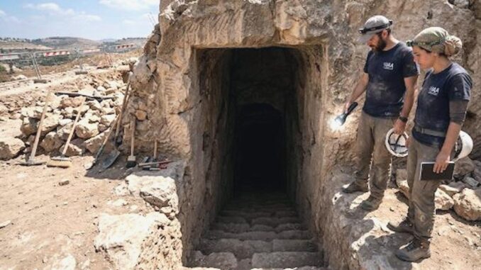 Mysterious Underground Tunnel Discovered Near Jerusalem - RaillyNews